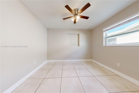 House in Miramar, Florida 4 bedrooms, 156.26 sq.m. № 1380326 - photo 19