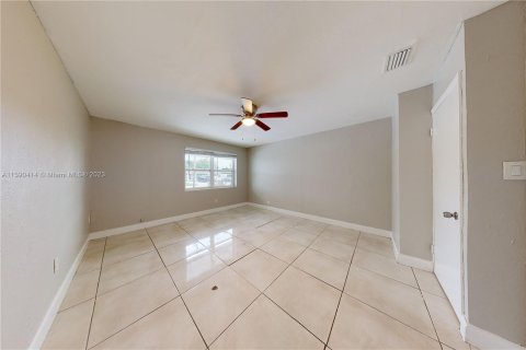 House in Miramar, Florida 4 bedrooms, 156.26 sq.m. № 1380326 - photo 9