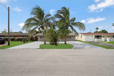 House in Miramar, Florida 4 bedrooms, 156.26 sq.m. № 1380326 - photo 26