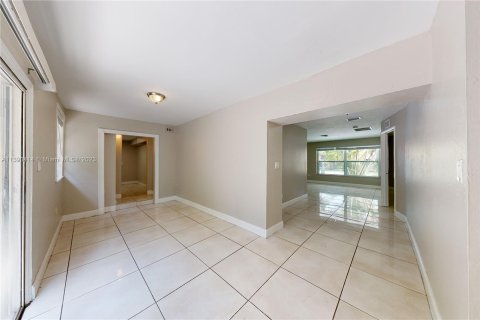 Villa ou maison à vendre à Miramar, Floride: 4 chambres, 156.26 m2 № 1380326 - photo 3