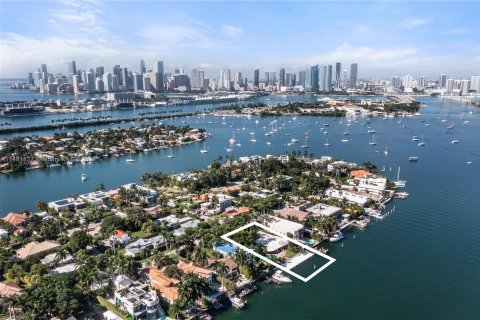 Купить земельный участок в Майами-Бич, Флорида № 825160 - фото 1