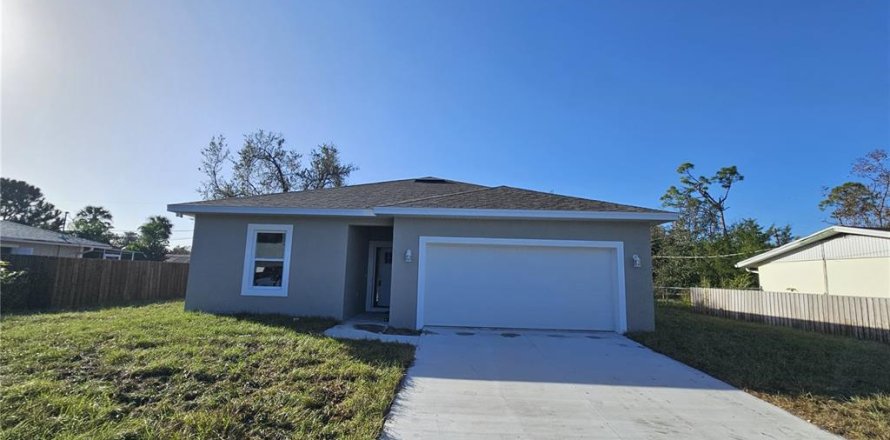 House in Port Charlotte, Florida 3 bedrooms, 141.21 sq.m. № 1434386