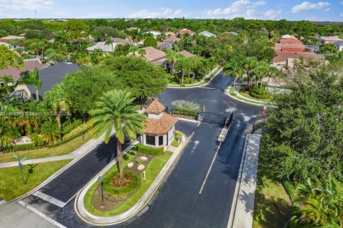 House in Jupiter, Florida 4 bedrooms, 227.05 sq.m. № 1188985 - photo 2