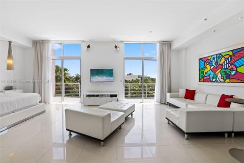 Condo in Miami Beach, Florida, 1 bedroom  № 1428013 - photo 11