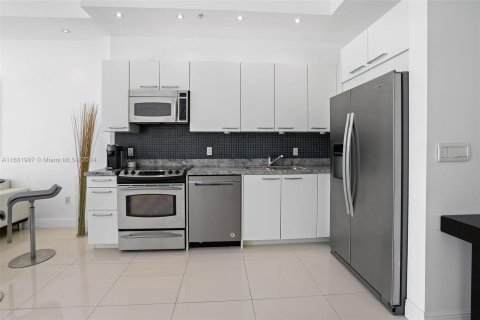 Condo in Miami Beach, Florida, 1 bedroom  № 1428013 - photo 8