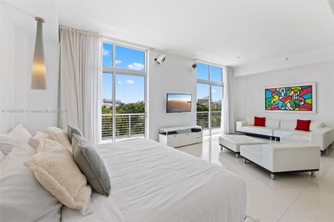 Condo in Miami Beach, Florida, 1 bedroom  № 1428013 - photo 19