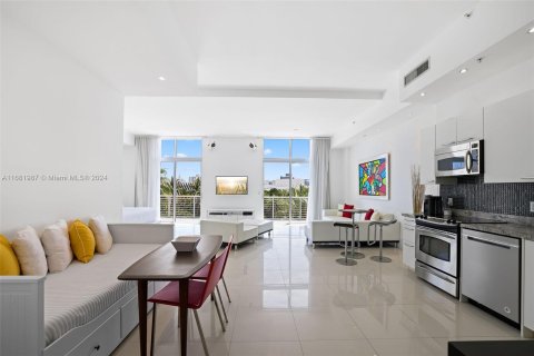 Condo in Miami Beach, Florida, 1 bedroom  № 1428013 - photo 4