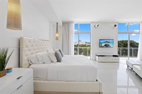 Condo in Miami Beach, Florida, 1 bedroom  № 1428013 - photo 18