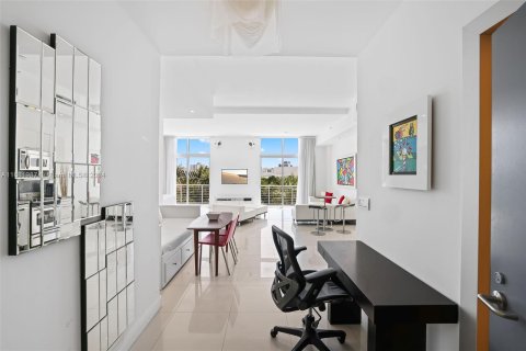 Condo in Miami Beach, Florida, 1 bedroom  № 1428013 - photo 2