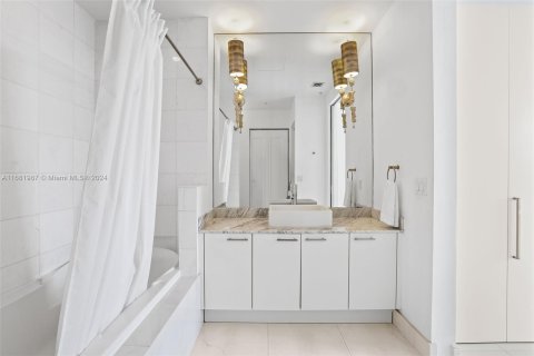 Condo in Miami Beach, Florida, 1 bedroom  № 1428013 - photo 26