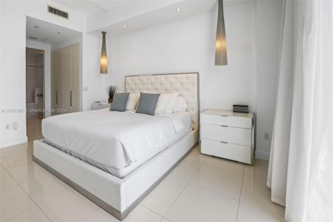 Condo in Miami Beach, Florida, 1 bedroom  № 1428013 - photo 22