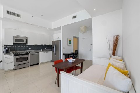 Condo in Miami Beach, Florida, 1 bedroom  № 1428013 - photo 5