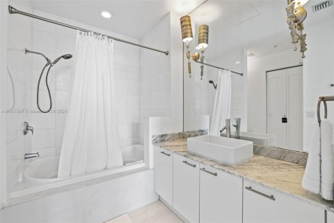 Condo in Miami Beach, Florida, 1 bedroom  № 1428013 - photo 25