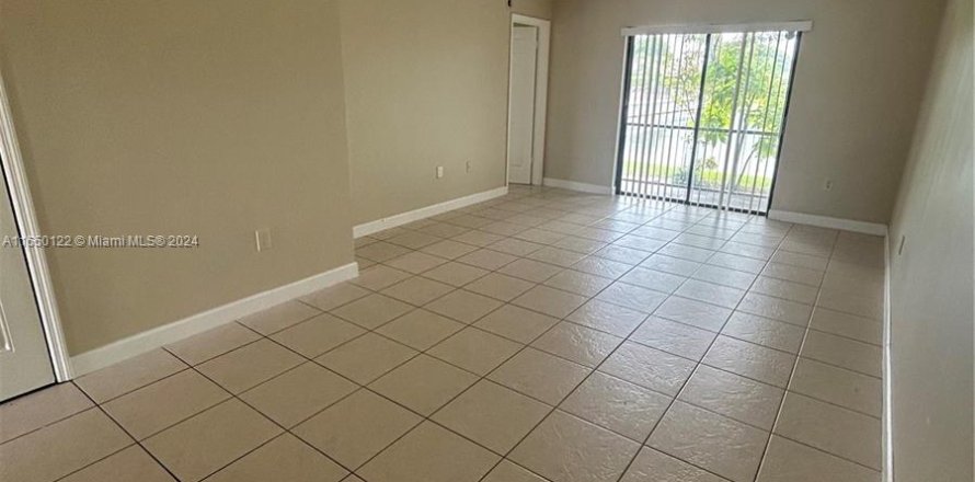 Casa en Sunrise, Florida 3 dormitorios, 106.28 m2 № 1332504