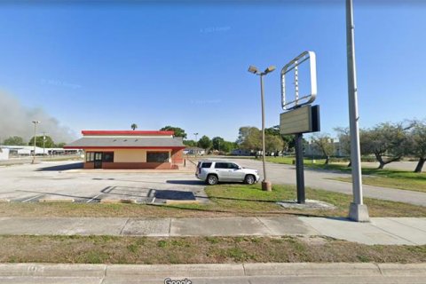 Commercial property in Moore Haven, Florida 266.54 sq.m. № 695218 - photo 1