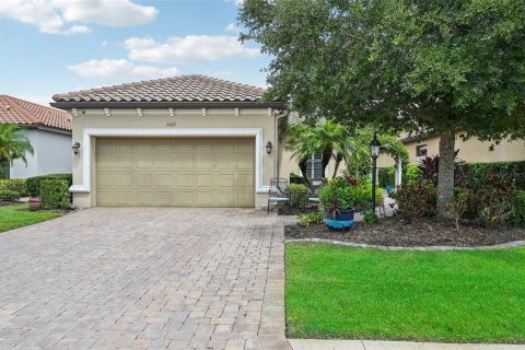 House in Lakewood Ranch, Florida 2 bedrooms, 156.45 sq.m. № 1353001 - photo 2