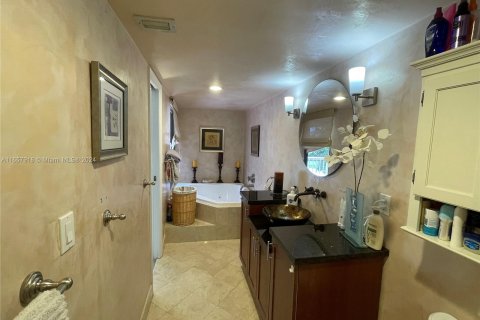 Townhouse in Aventura, Florida 3 bedrooms, 188.78 sq.m. № 1360210 - photo 23