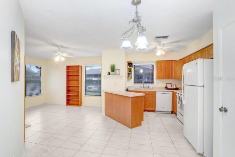 Condo in Zephyrhills, Florida, 1 bedroom  № 1386859 - photo 17