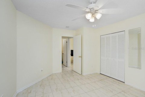 Condo in Zephyrhills, Florida, 1 bedroom  № 1386859 - photo 16