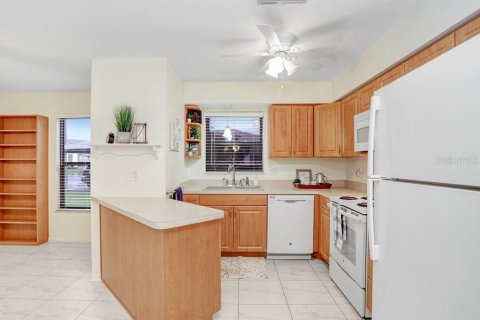 Condo in Zephyrhills, Florida, 1 bedroom  № 1386859 - photo 11