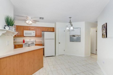 Condo in Zephyrhills, Florida, 1 bedroom  № 1386859 - photo 9