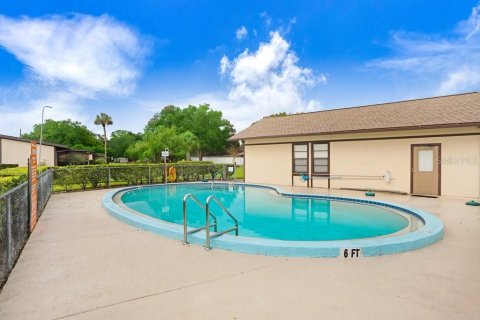 Condo in Zephyrhills, Florida, 1 bedroom  № 1386859 - photo 21