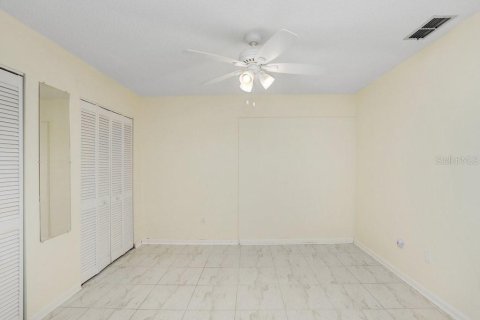 Condo in Zephyrhills, Florida, 1 bedroom  № 1386859 - photo 15