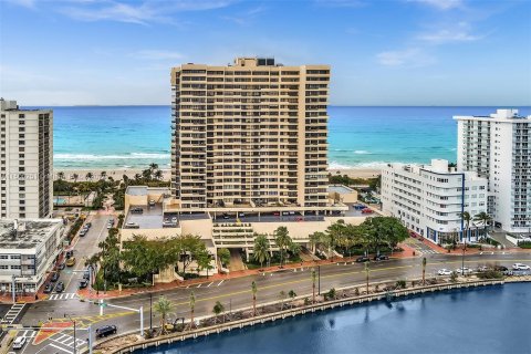 Copropriété à vendre à Miami Beach, Floride: 2 chambres, 93.37 m2 № 1333507 - photo 2