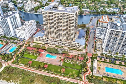 Copropriété à vendre à Miami Beach, Floride: 2 chambres, 93.37 m2 № 1333507 - photo 11