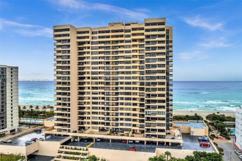 Condominio en venta en Miami Beach, Florida, 2 dormitorios, 93.37 m2 № 1333507 - foto 1