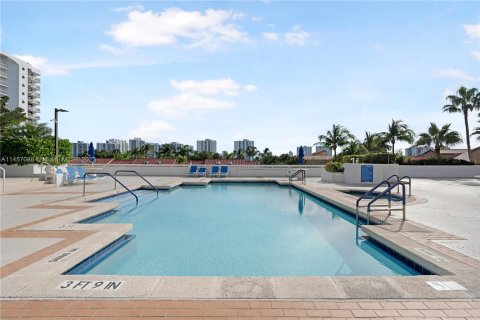 Copropriété à vendre à Aventura, Floride: 3 chambres, 169.08 m2 № 1333505 - photo 29