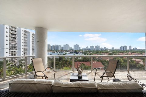 Condominio en venta en Aventura, Florida, 3 dormitorios, 169.08 m2 № 1333505 - foto 2