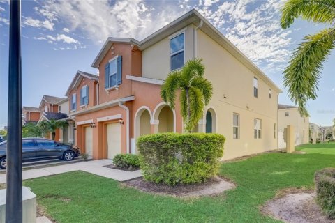 Adosado en venta en Kissimmee, Florida, 4 dormitorios, 165.55 m2 № 1353007 - foto 1