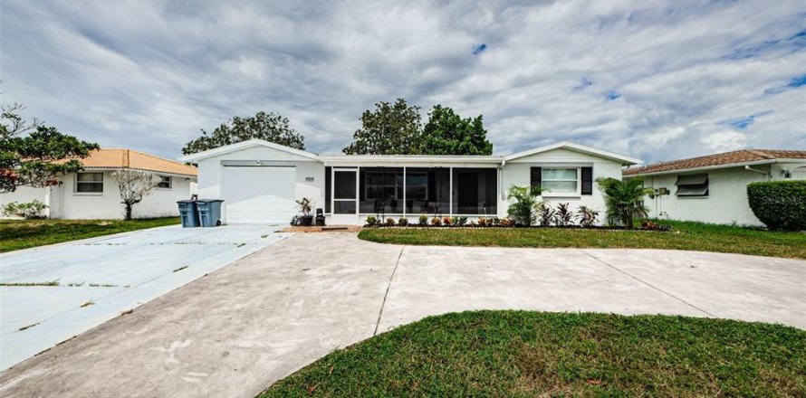 Villa ou maison à New Port Richey, Floride 2 chambres, 123.56 m2 № 1352933