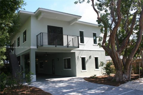 House in Key Largo, Florida 5 bedrooms, 195.09 sq.m. № 780272 - photo 1