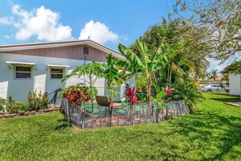 Villa ou maison à vendre à West Palm Beach, Floride: 2 chambres, 137.4 m2 № 1185463 - photo 28