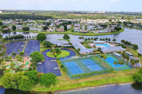 Villa ou maison à vendre à West Palm Beach, Floride: 2 chambres, 137.4 m2 № 1185463 - photo 25