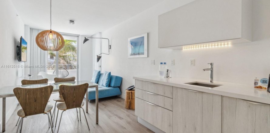 Condominio en Miami Beach, Florida, 1 dormitorio  № 1235062