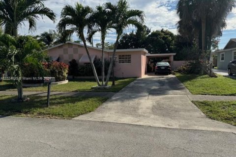 Villa ou maison à vendre à Margate, Floride: 4 chambres, 127 m2 № 983548 - photo 1