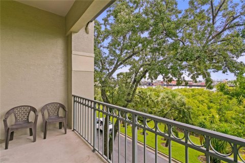 Condo in Tampa, Florida, 1 bedroom  № 1338419 - photo 11