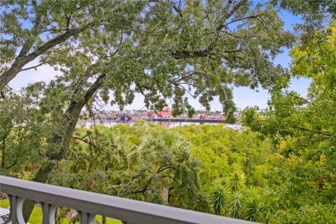 Condo in Tampa, Florida, 1 bedroom  № 1338419 - photo 12