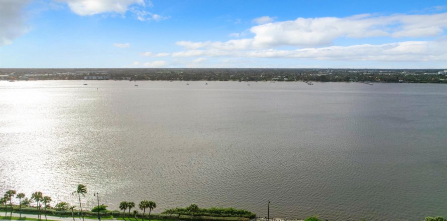 Condo in Palm Beach, Florida, 2 bedrooms  № 976842