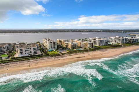 Condo in Palm Beach, Florida, 2 bedrooms  № 976842 - photo 2