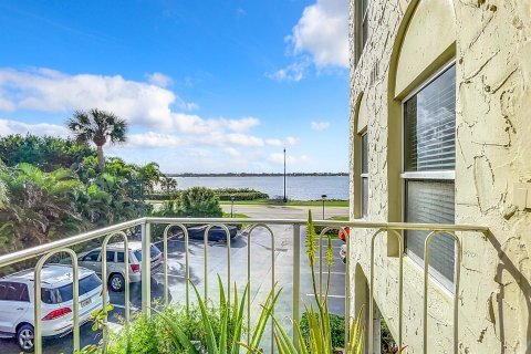 Condo in Palm Beach, Florida, 2 bedrooms  № 976842 - photo 14