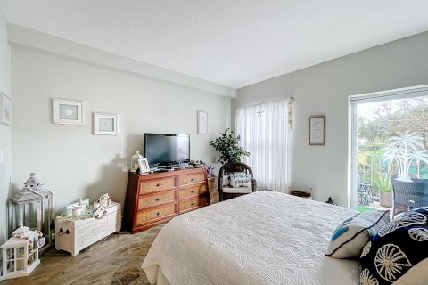 Condo in Palm Beach, Florida, 2 bedrooms  № 976842 - photo 22