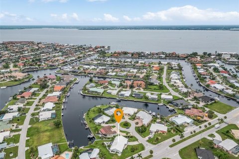 Villa ou maison à vendre à Punta Gorda, Floride: 3 chambres, 151.34 m2 № 731513 - photo 1