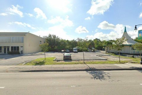 Commercial property in Plantation, Florida № 636440 - photo 1