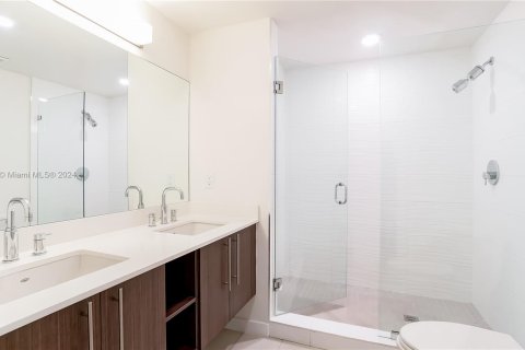 Condo in Doral, Florida, 2 bedrooms  № 1383543 - photo 7