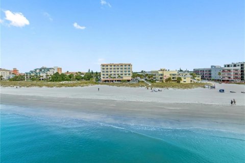 Copropriété à vendre à Madeira Beach, Floride: 2 chambres, 103.12 m2 № 1344198 - photo 6