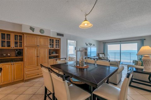 Condo in Madeira Beach, Florida, 2 bedrooms  № 1344198 - photo 22